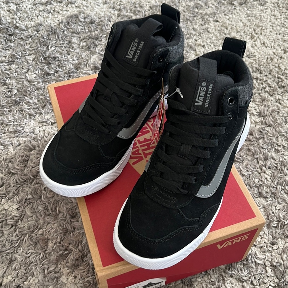 NIB Women’s Size 7.5 Range Exp Hi VansGuard Black/Pewter